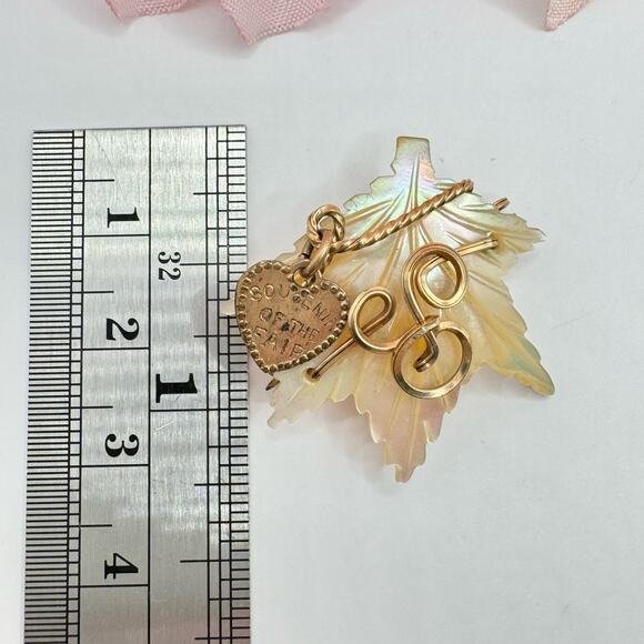 Vintage Carved MOP Leaf Pin Wirework Heart Charm Souvenir Of The Fair Engraved - Picture 8 of 11